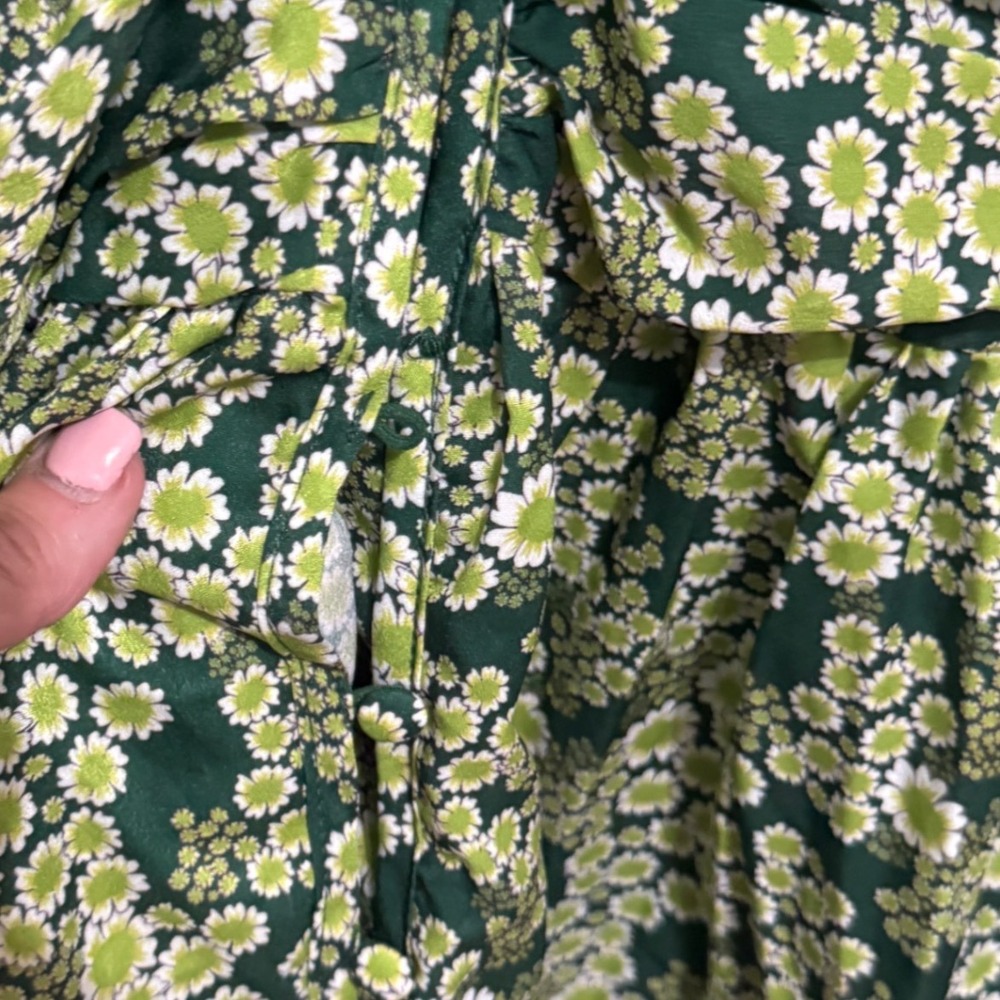 PrettyLittleThing Mini Dress Daisy Floral Size 6 Green NWT Long Sleeve V-Neck - Picture 7 of 9